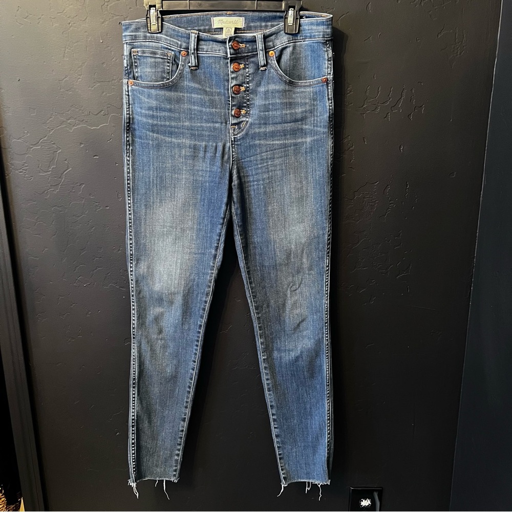 Madewell 10" High Rise Skinny Jeans Raw Hem Cut Off
Size 29
